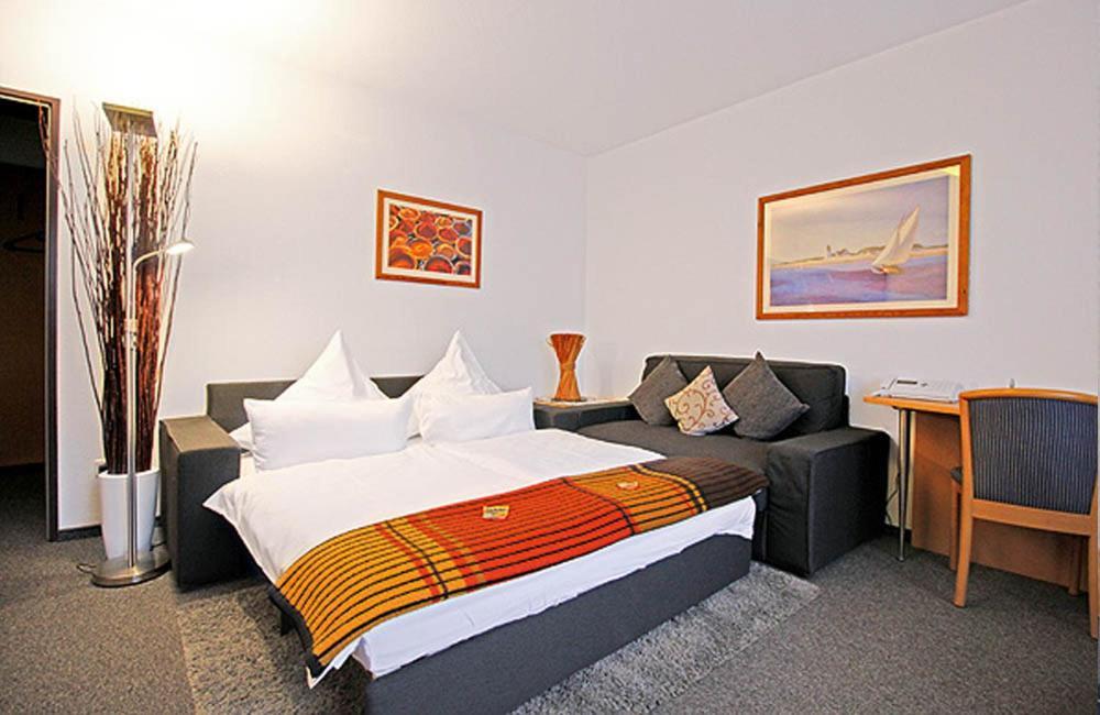 Hotel Lindenkrug Gütersloh Екстериор снимка
