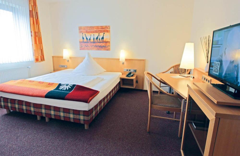 Hotel Lindenkrug Gütersloh Екстериор снимка