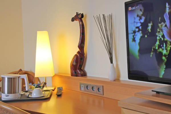 Hotel Lindenkrug Gütersloh Екстериор снимка