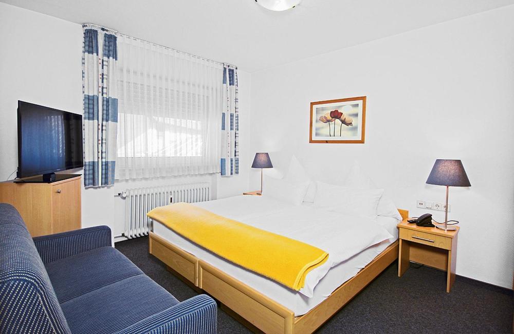 Hotel Lindenkrug Gütersloh Екстериор снимка