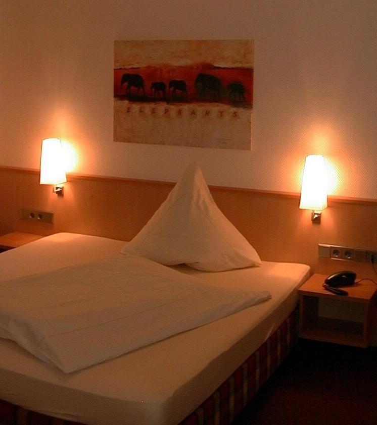 Hotel Lindenkrug Gütersloh Екстериор снимка