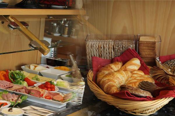 Hotel Lindenkrug Gütersloh Екстериор снимка