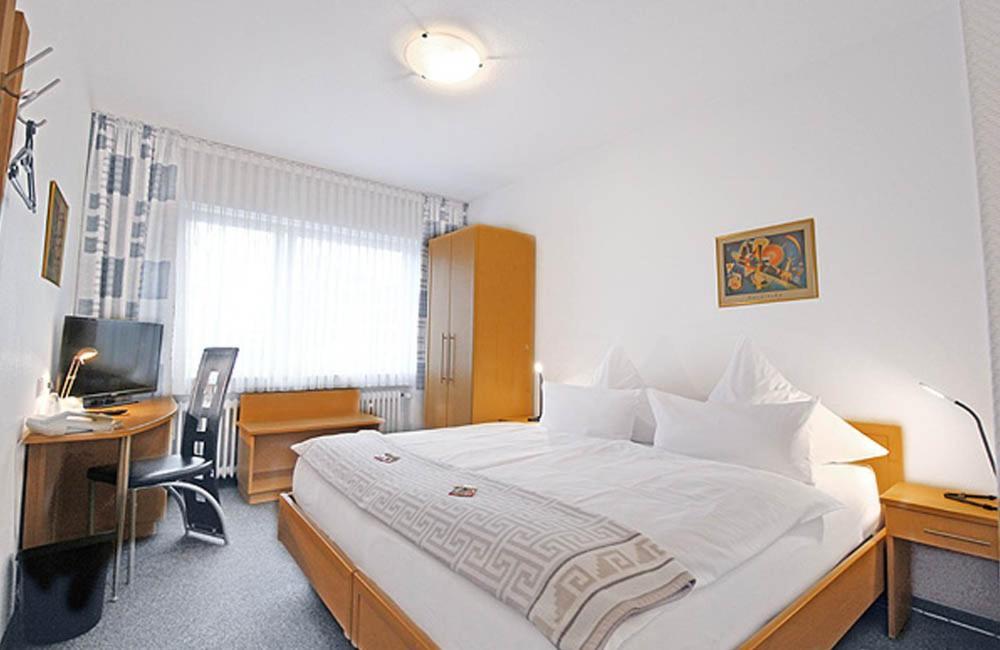 Hotel Lindenkrug Gütersloh Екстериор снимка