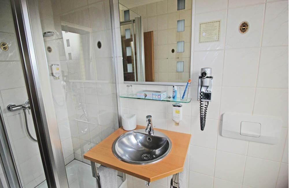 Hotel Lindenkrug Gütersloh Стая снимка
