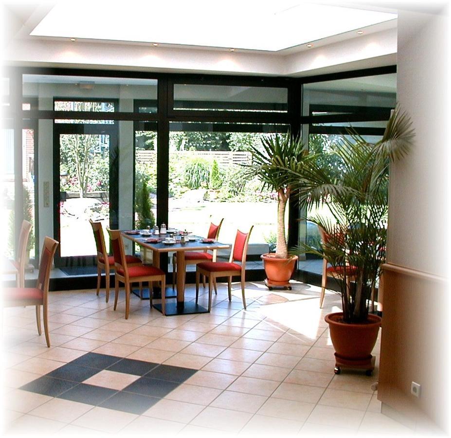 Hotel Lindenkrug Gütersloh Екстериор снимка