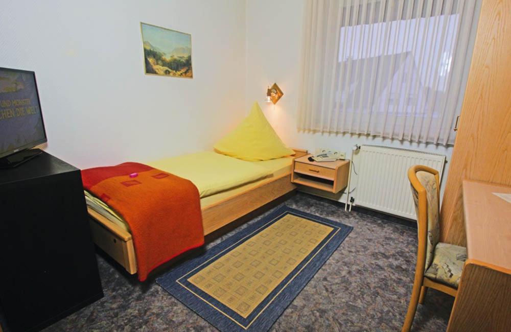 Hotel Lindenkrug Gütersloh Екстериор снимка